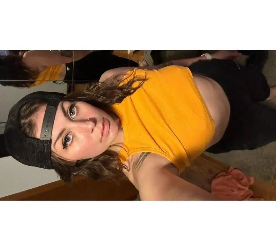 Preview image from Emo NSFW Fetish Slides slideshow: where are the men hiding here who appreciate average punky moms, like me? 🧐🤷🏻‍♀️➡️