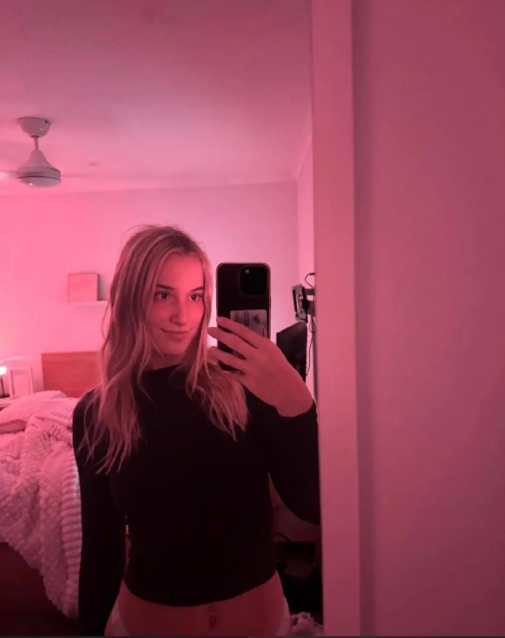 Preview image from EU/ Euro NSFW Slideshows slideshow: Who wants to cum on my pretty face?