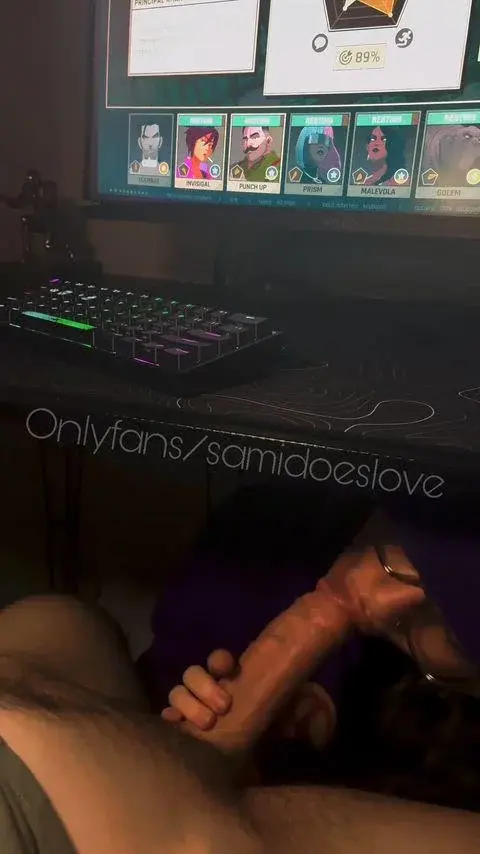 Preview image from Freeuse Porn Slide Collection slideshow: Caught him gaming with a boner