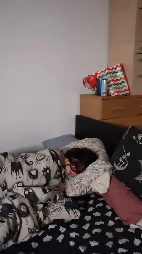 Preview image from Freeuse Porn Slide Collection slideshow: Of course he can use me when Im busy I look so touchable !