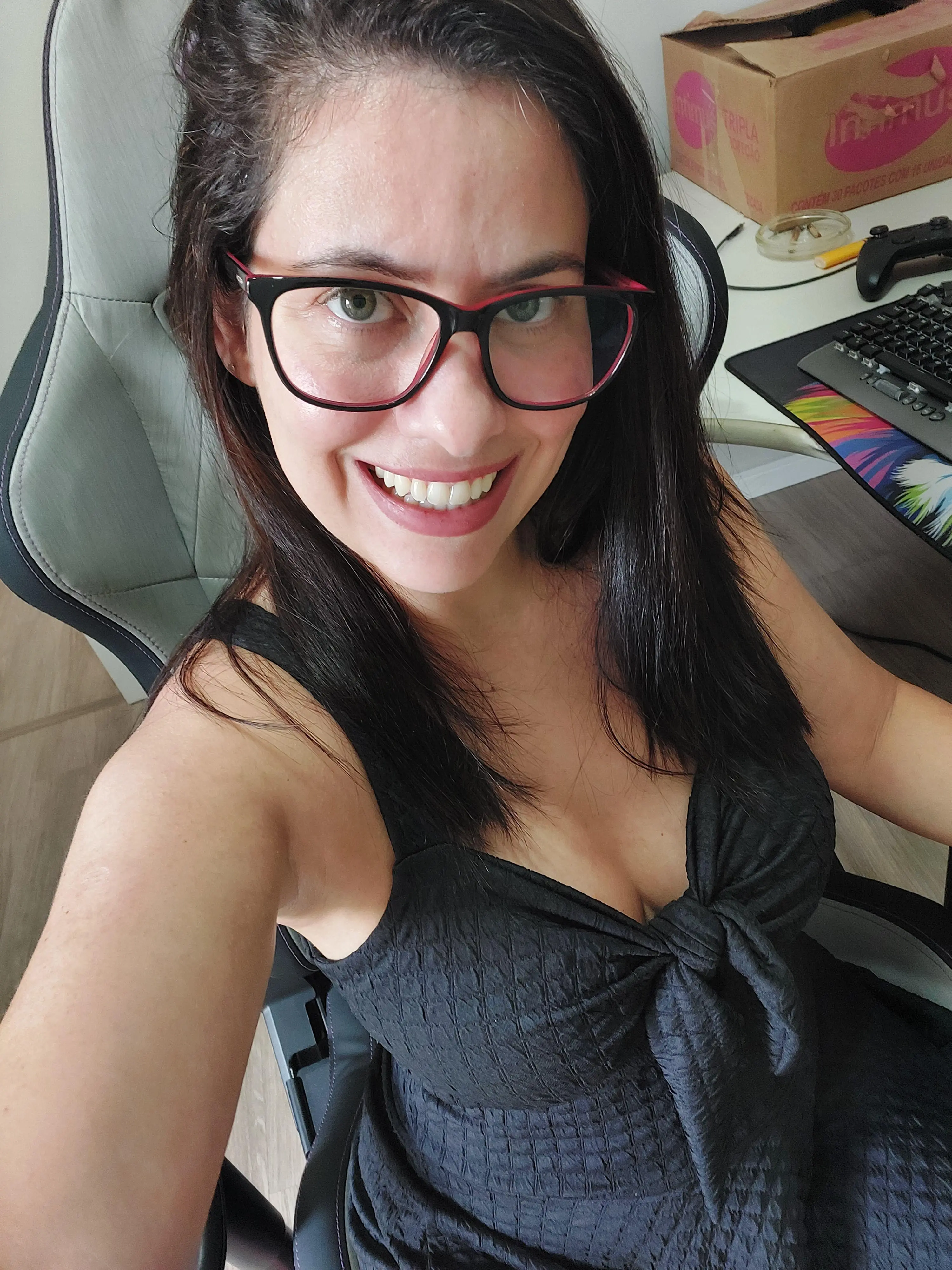 Preview image from Best Glasses Body Slides slideshow: Hi