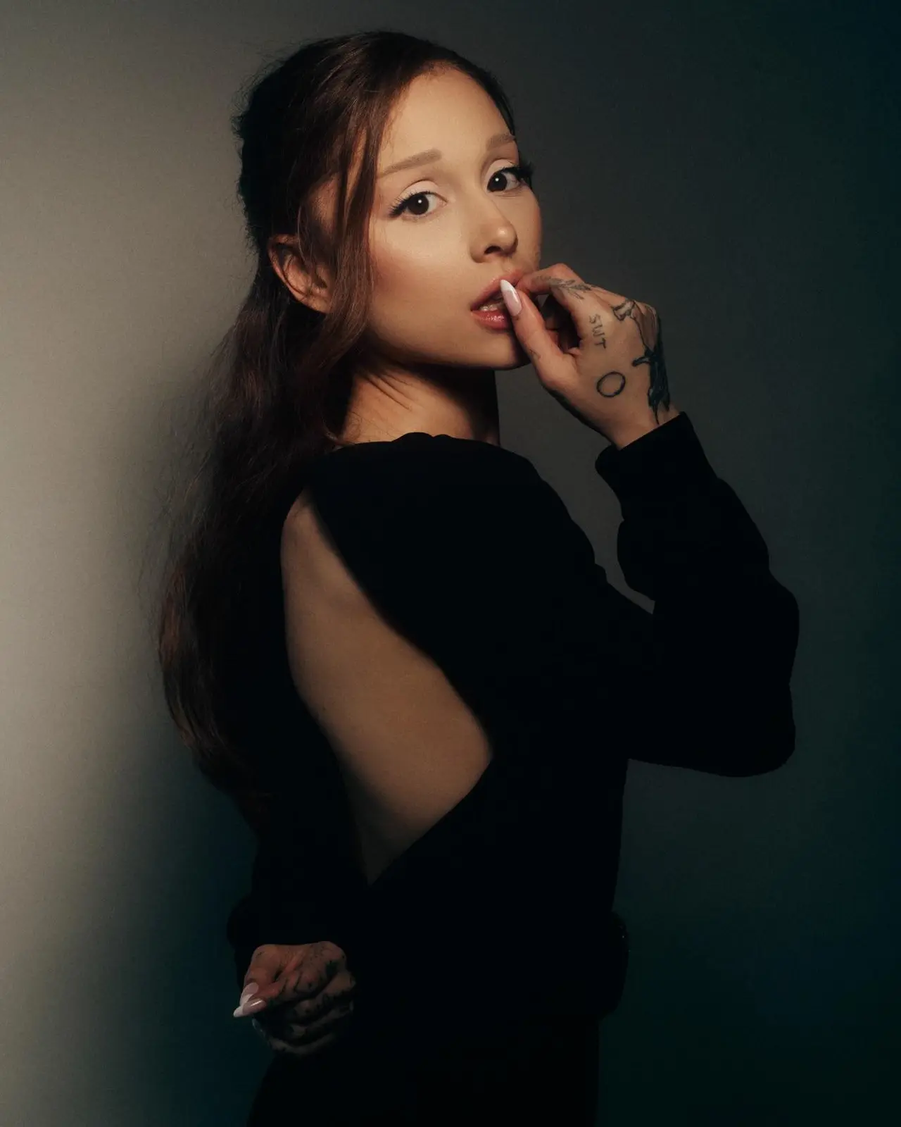 Preview image: Ariana Grande preview 13