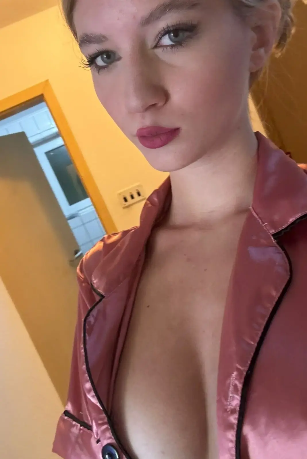 Preview image: blonde preview 17