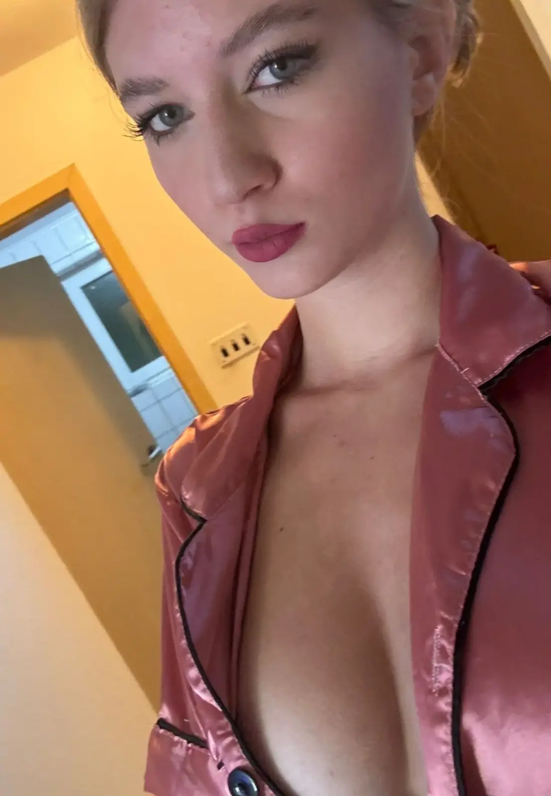 Preview image: blonde preview 5