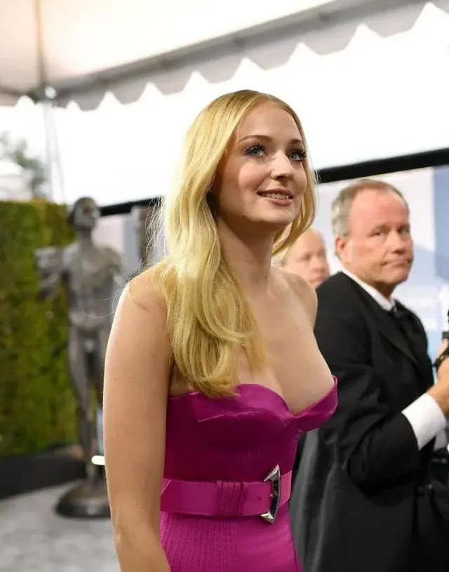 Preview image: Sophie Turner preview 11